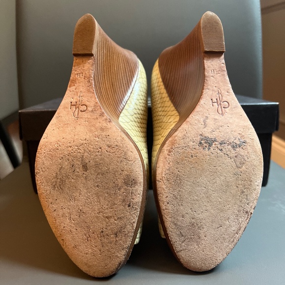 Cole Haan Margot Ot. Wedge - colour: gold PYT print, US women’s size 7.5M - Picture 6 of 6